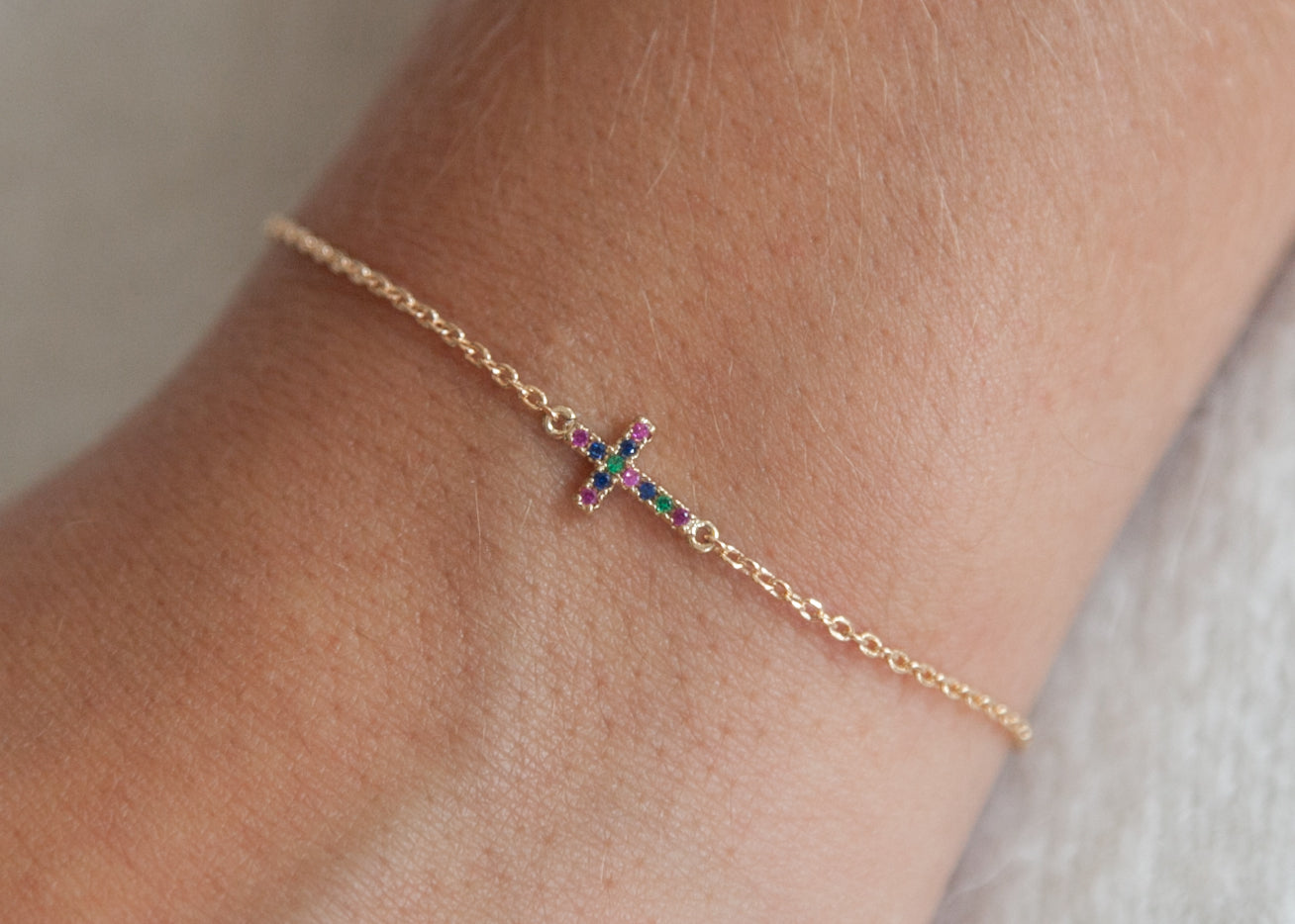 Armband Kreuz bunte Steine vergoldet - Kreuzarmband