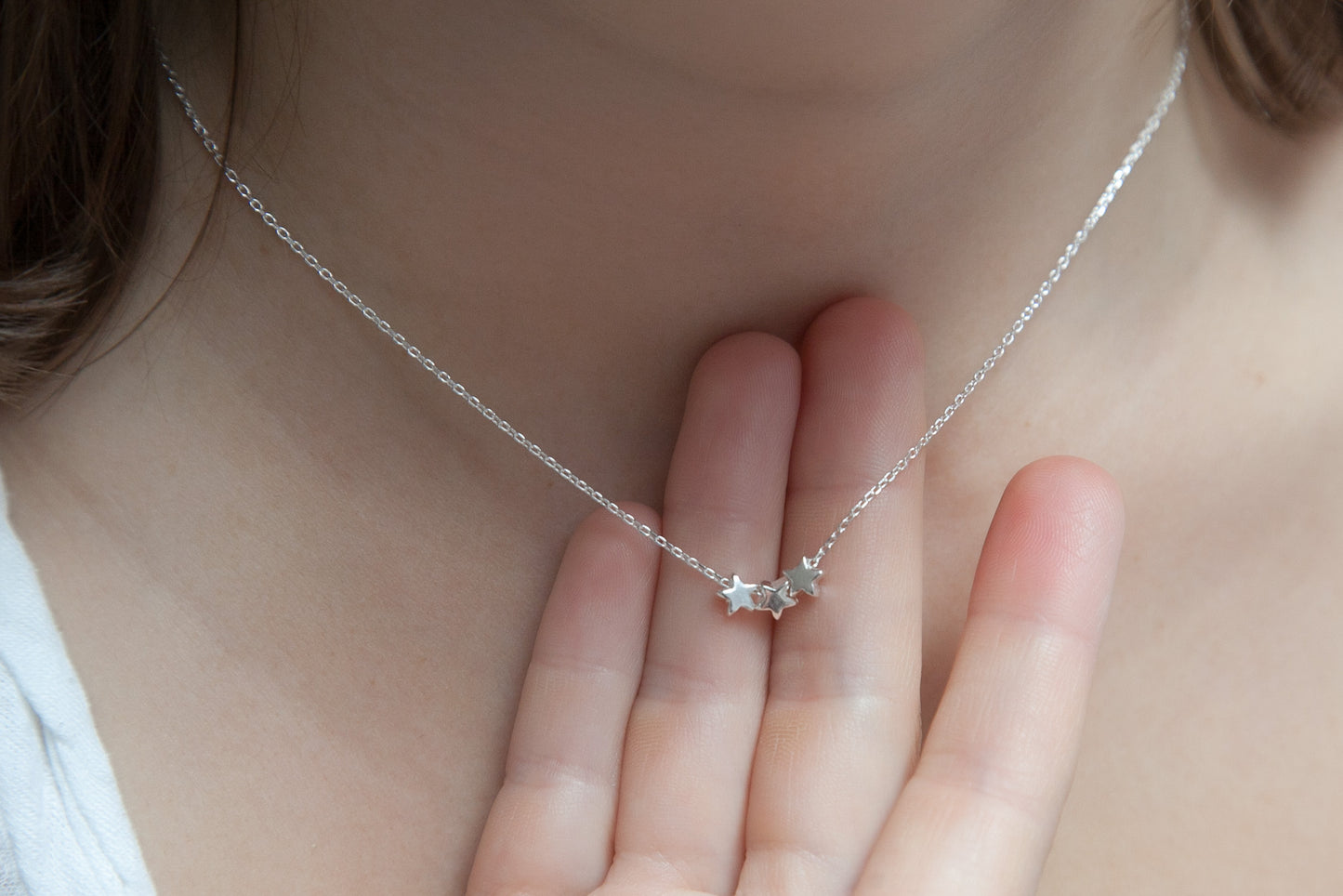 Silberne Halskette mit 3 Sternen – Ein himmlisches Accessoire für jeden Anlass