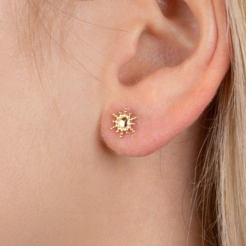 Vergoldete Ohrstecker „Kleine Sonne“ – Strahlender Schmuck für jeden Tag