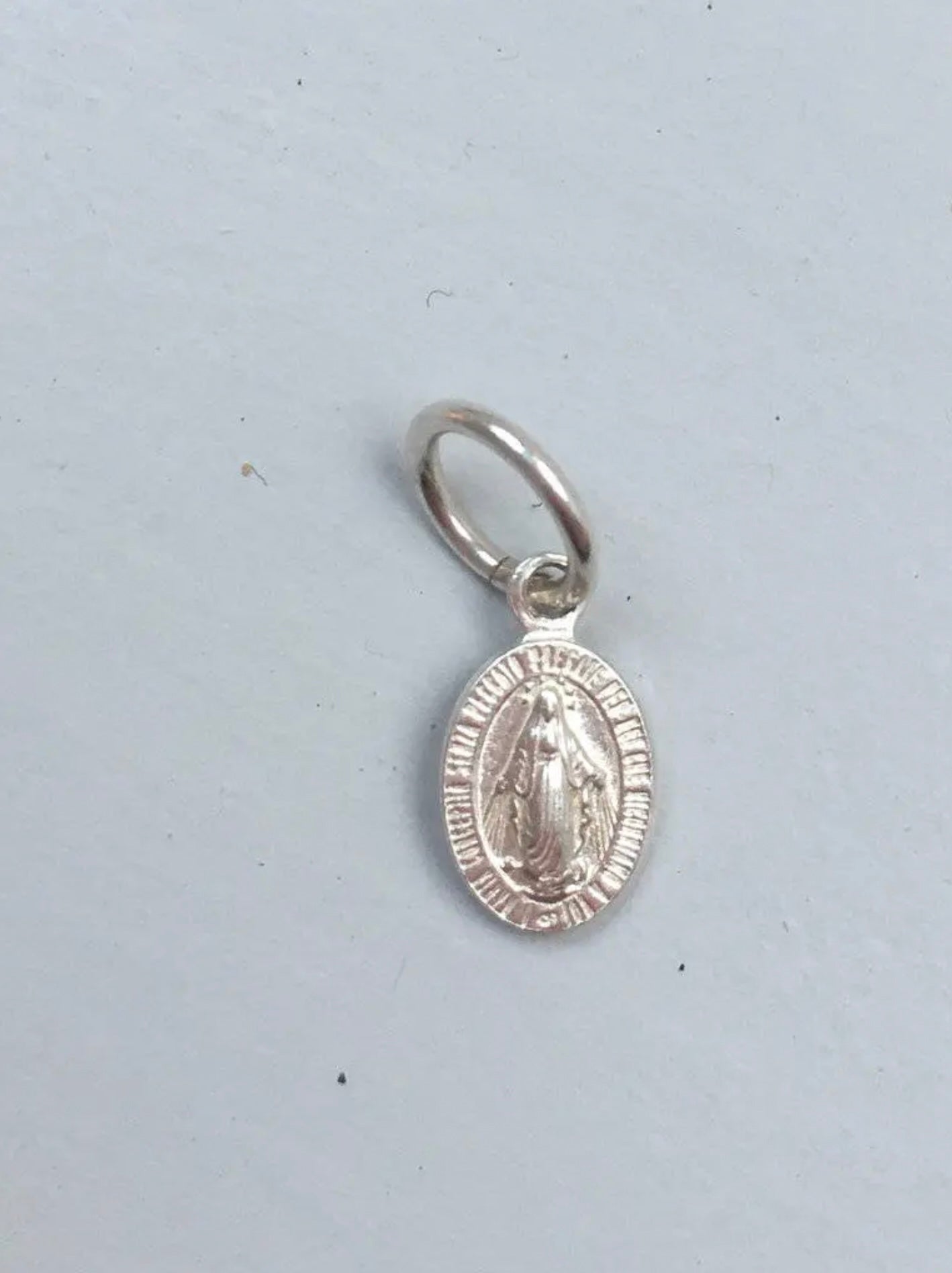 Anhänger mit Madonna Gravur Schrift, Amulett Jungfrau Maria aus Silber