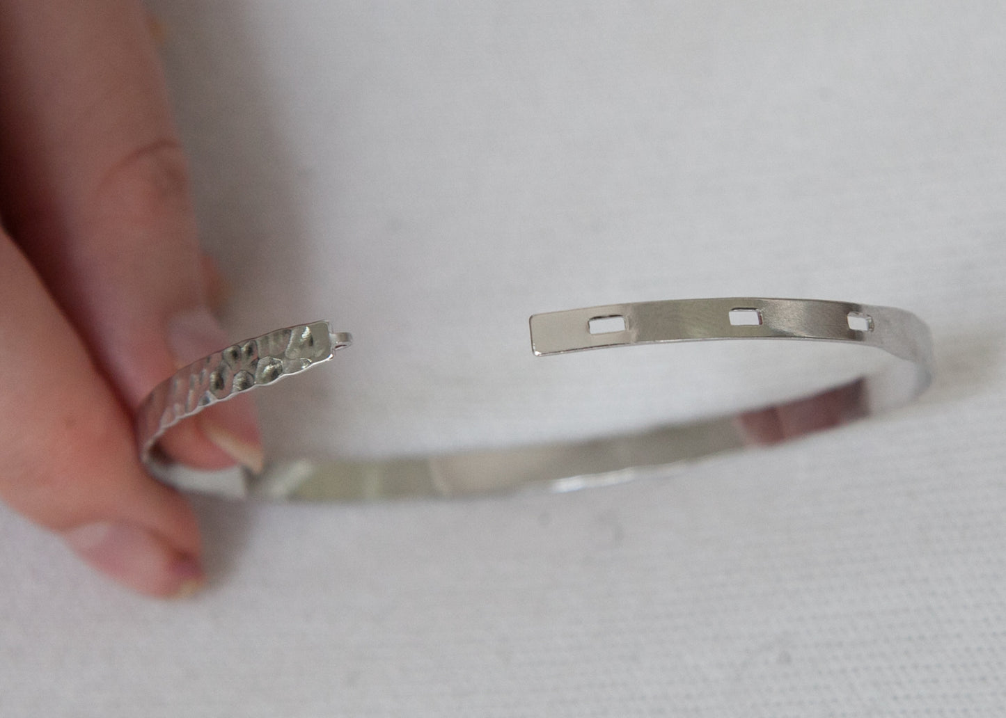 Armreif gehämmert aus silber für Damen