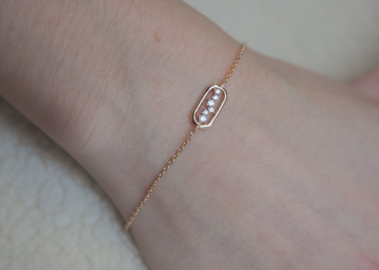 Modernes Armband mit Zirkonia - Vergoldet
