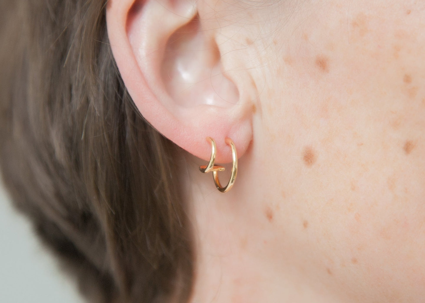 Ohrringe Creolen Doppel Stecker 16K vergoldet
