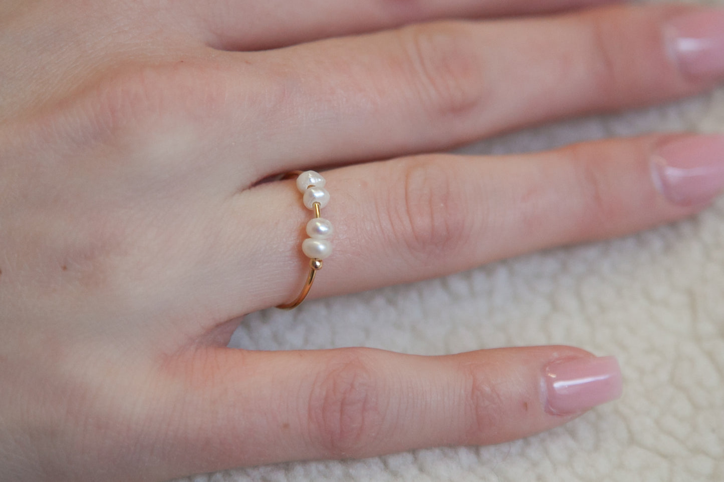Vergoldeter Ring mit 4 weißen Perlen | Eleganz & Raffinesse ✨