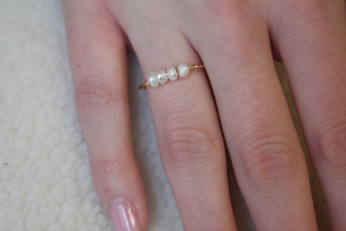 Vergoldeter Ring mit 4 weißen Perlen | Eleganz & Raffinesse ✨