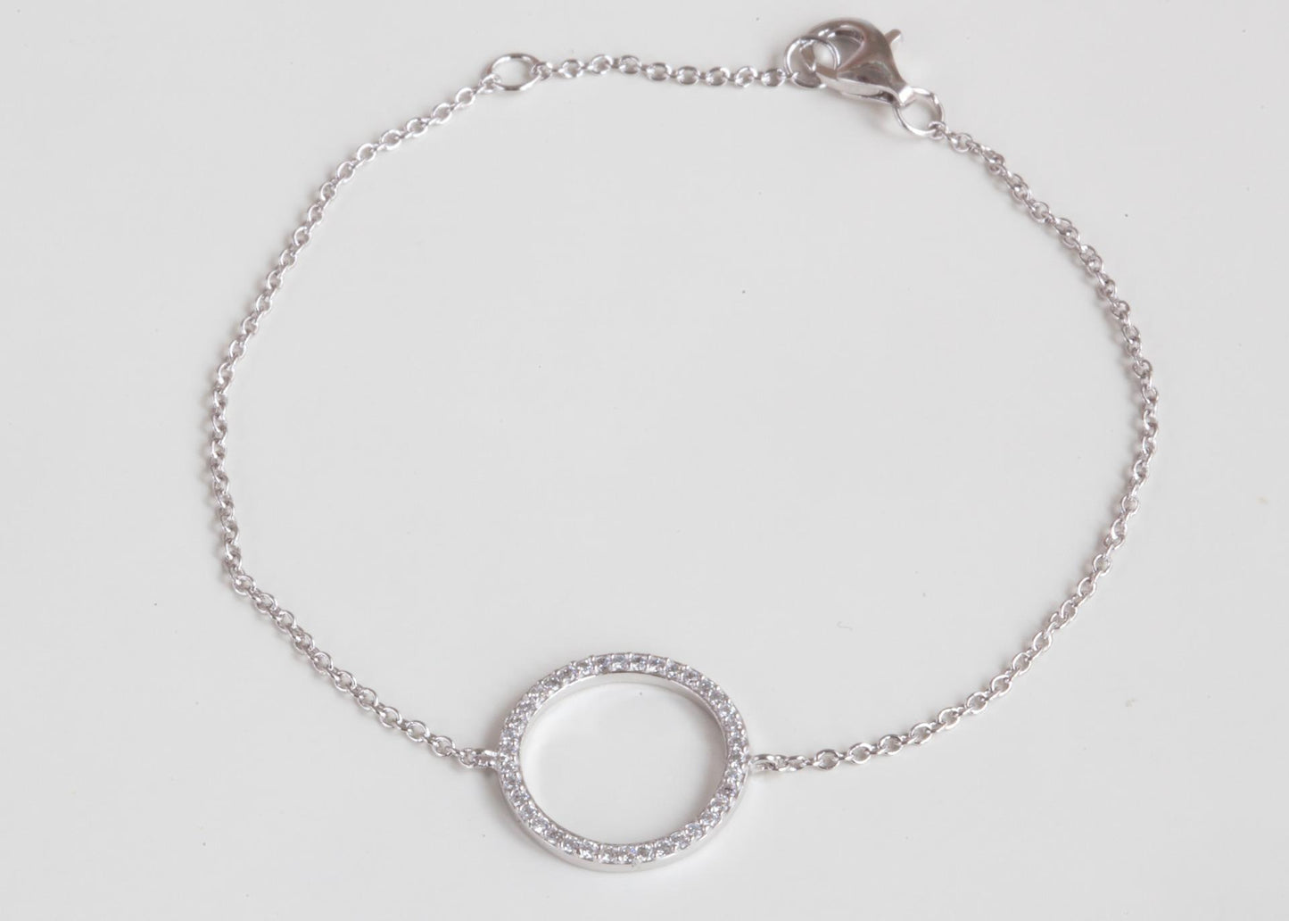 Armbrand mit eingearbeitetem Ring aus Silber