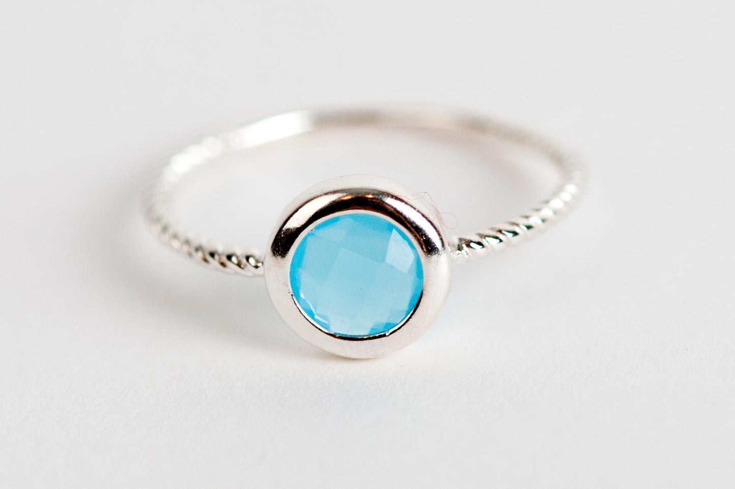 Schöner Silberring 925 mit eingefasstem Stein