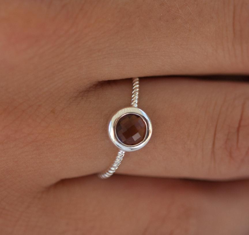 Schöner Silberring 925 mit eingefasstem Stein