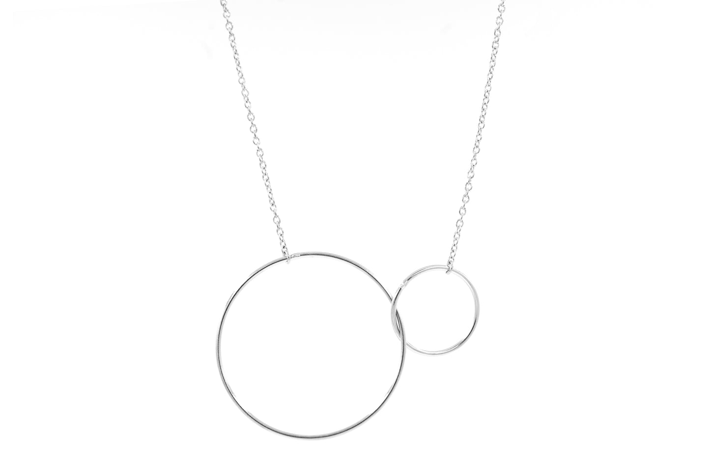 Kette mit verschlungenen Ringen aus Silber