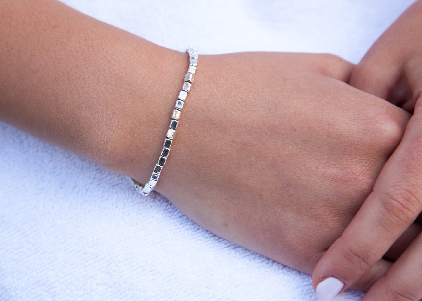 Armband 925er Silber mit eckigen Perlen
