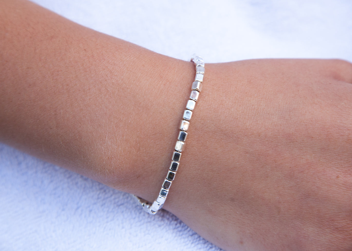 Armband 925er Silber mit eckigen Perlen