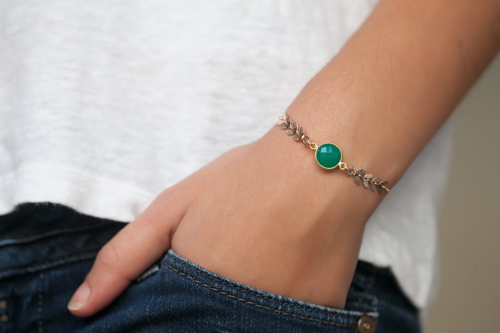 Armband mit Goldähre und Stein