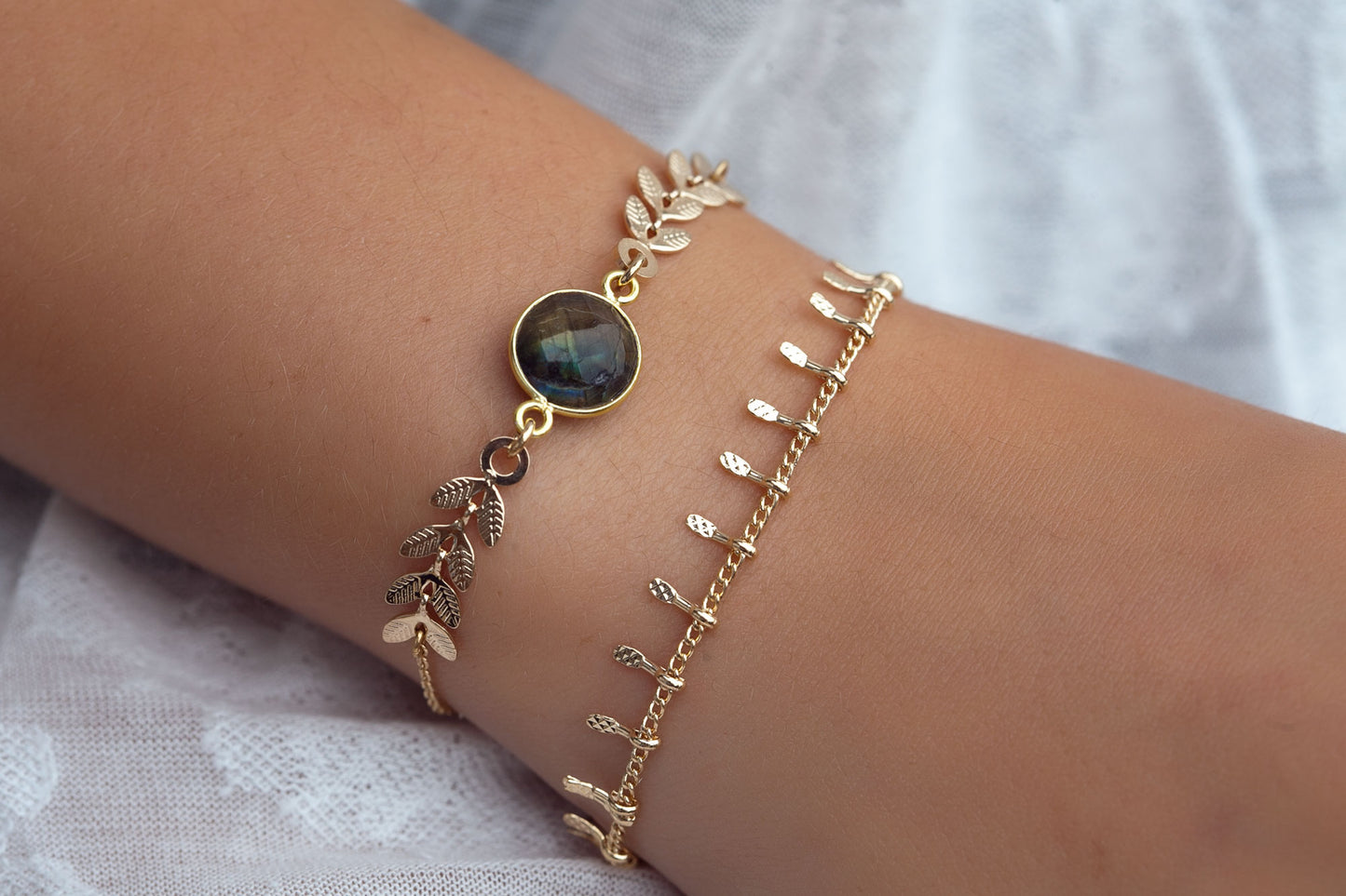 Armband mit Goldähre und Stein