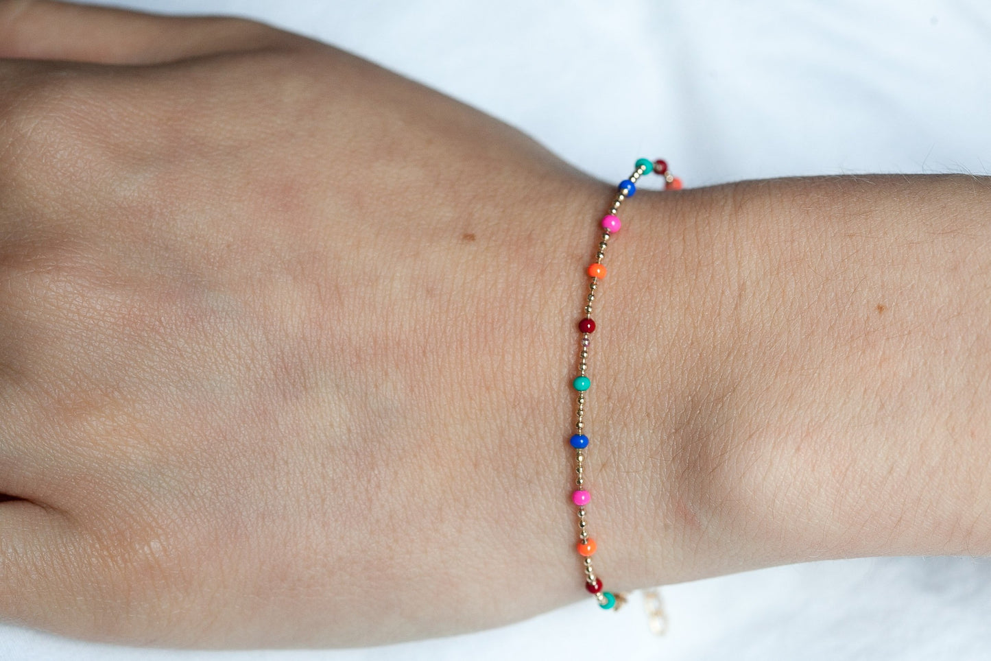 Armband mit bunten Perlen - 16K vergoldet