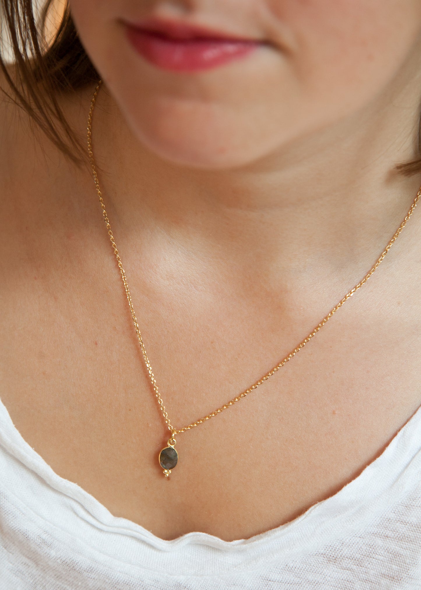 Kette mit Labradorit-Edelstein Anhänger - Vergoldet