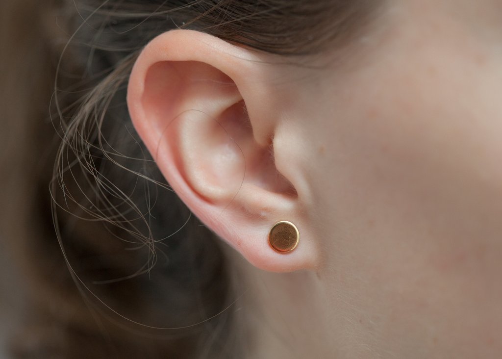 Minimalistischer Punkt Ohrstecker - 16K Vergoldet