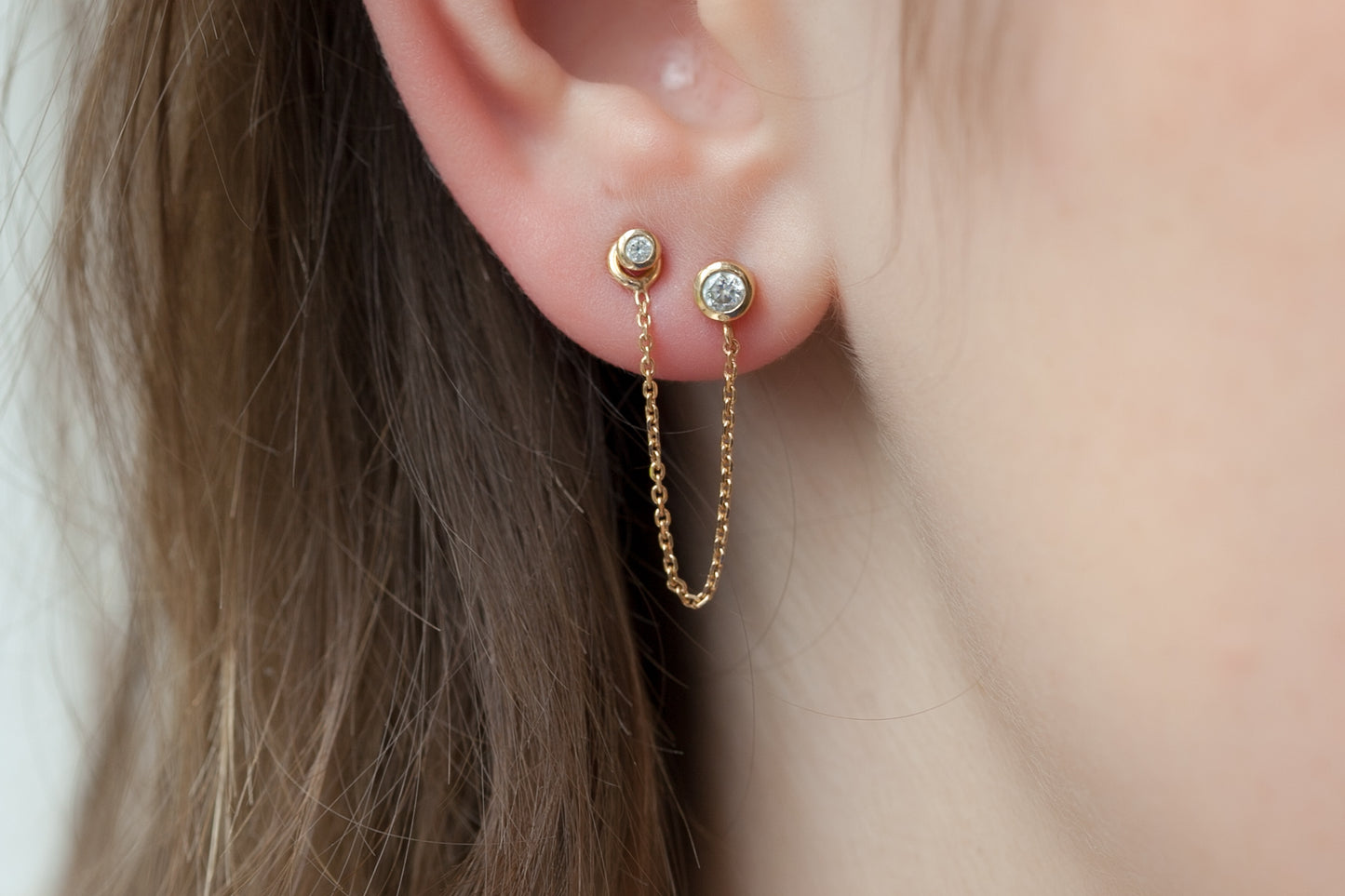 Ohrstecker Doppelstecker mit Zirkonia und Kette vergoldet - Ohrringe für Damen