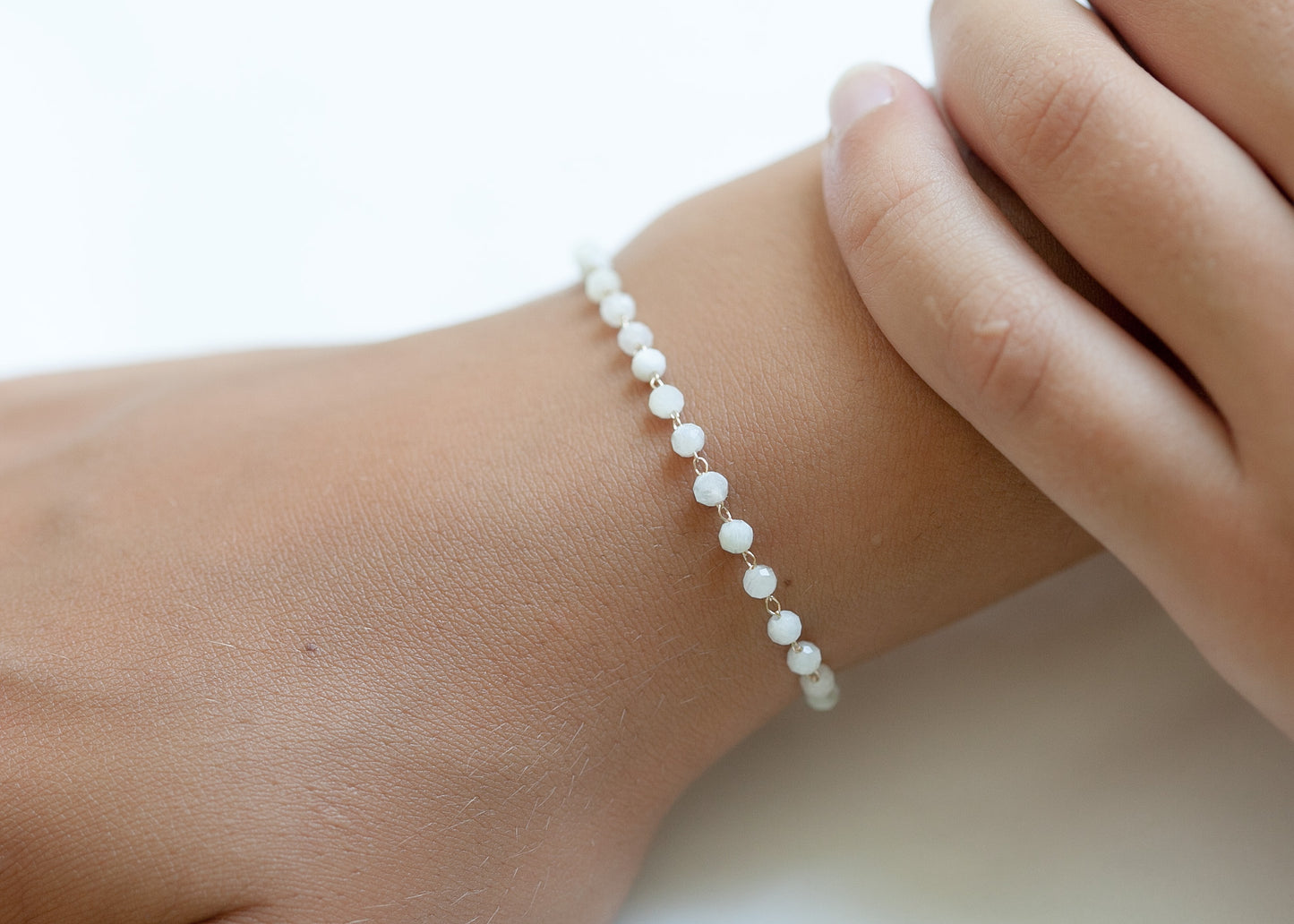 Schlichtes Armband mit Mondstein - 16K vergoldet