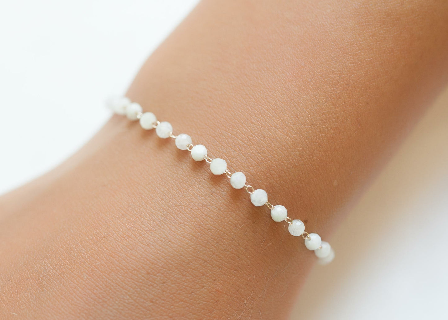 Schlichtes Armband mit Mondstein - 16K vergoldet