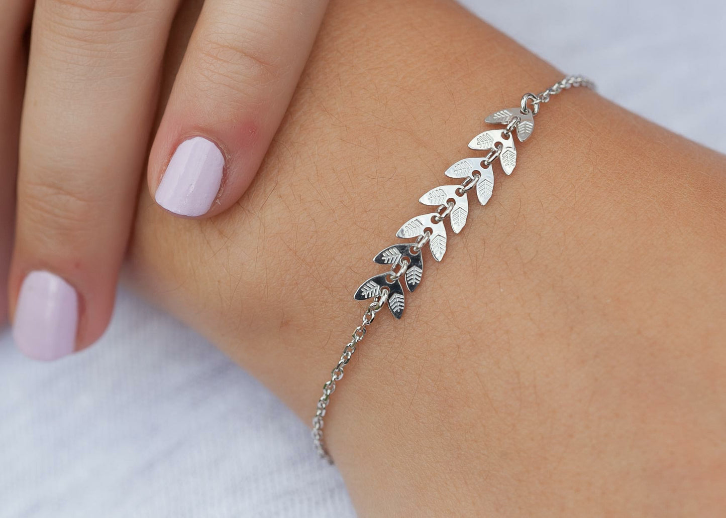 Romantisches Armband mit Blättern aus Silber