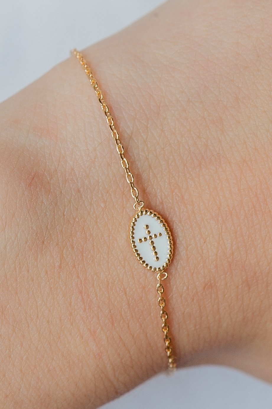 Armband mit weißem Kreuz - 16k vergoldet