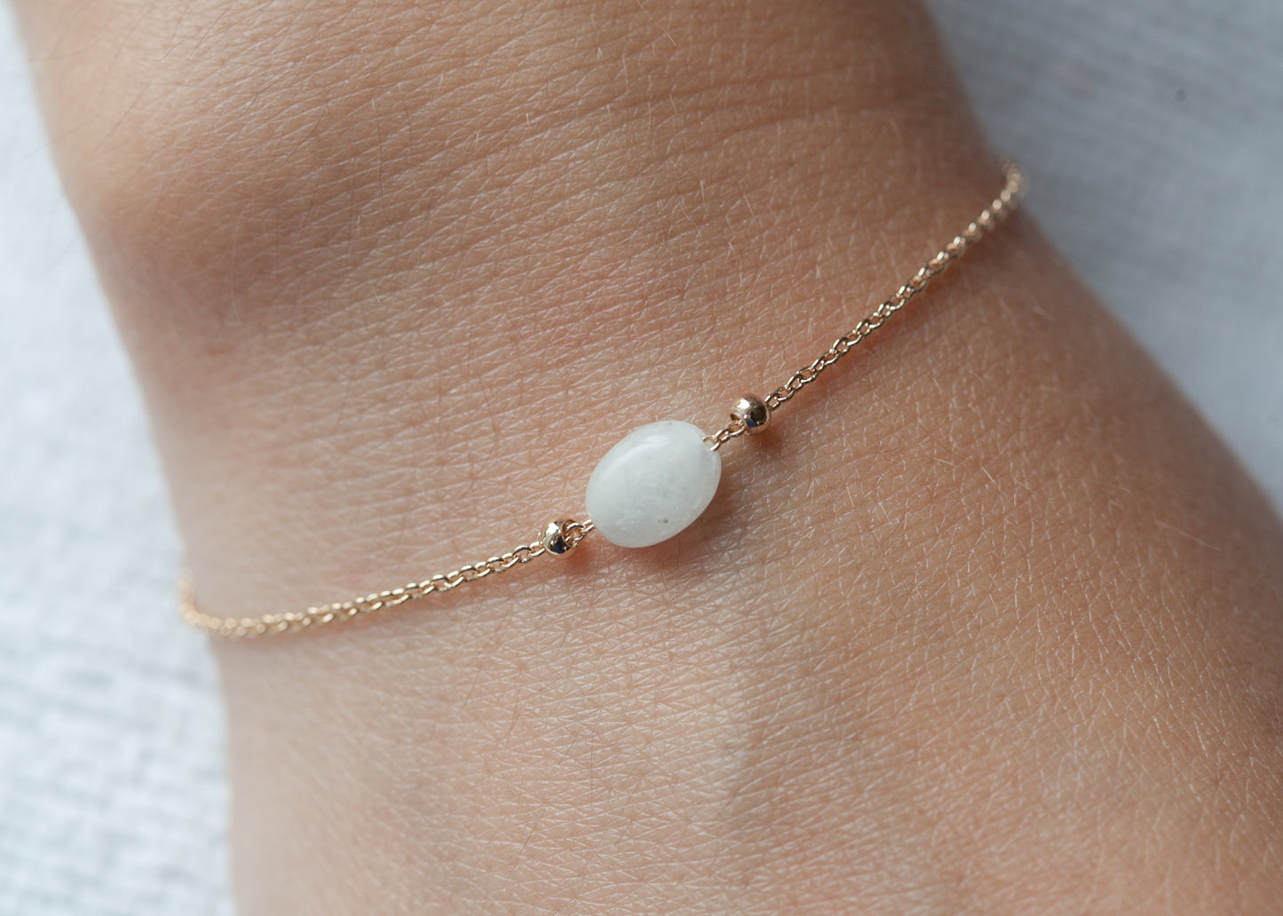 Armband mit einem Mondstein-Änhänger - 18K vergoldet