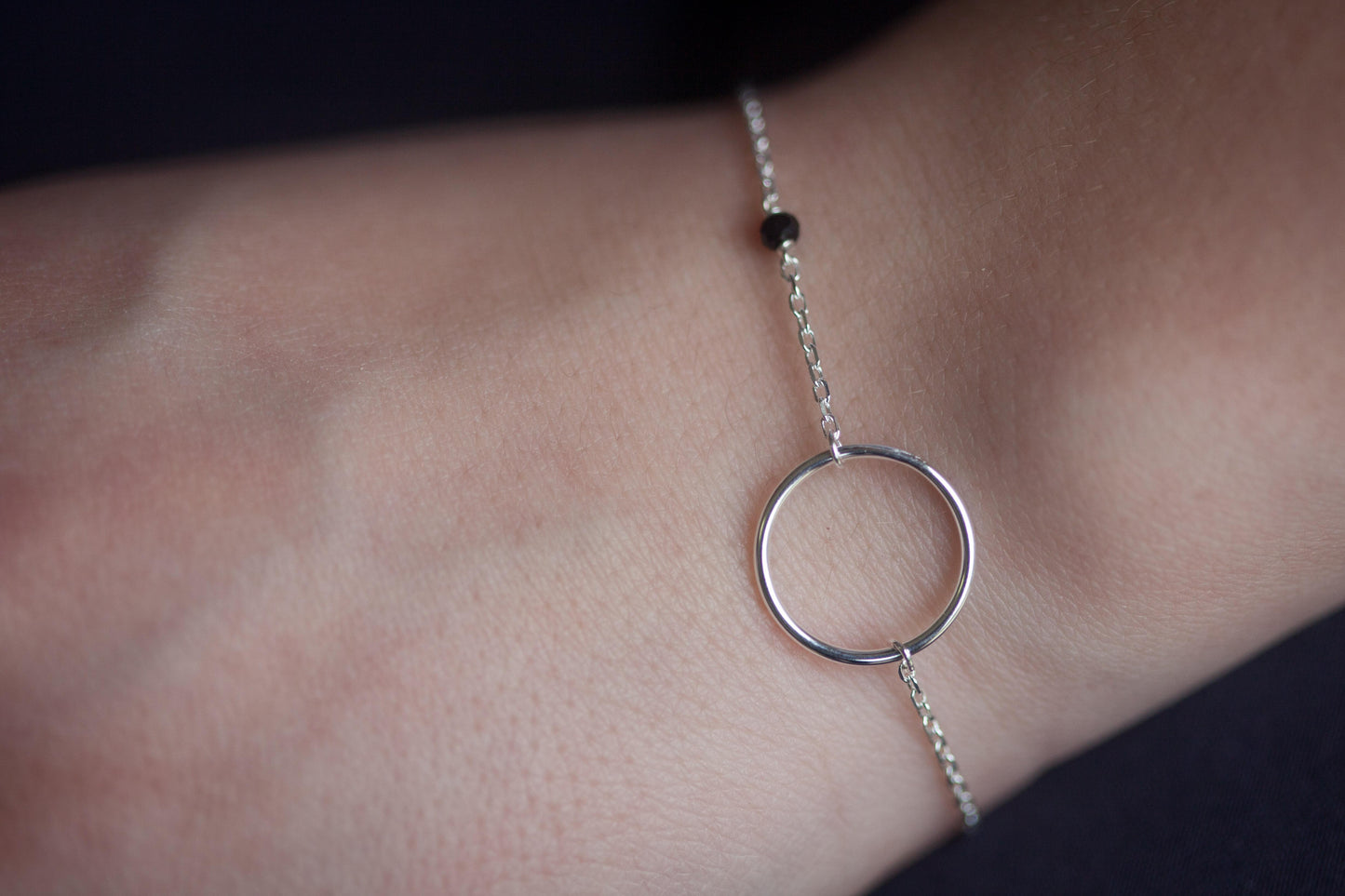 Armband mit Kreis und Perle aus Silber