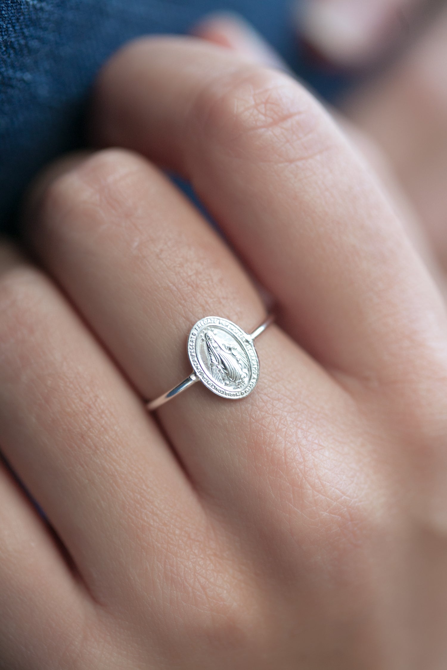 Ring mit Madonna aus Silber, Ring mit Marienbild für Damen – Elise