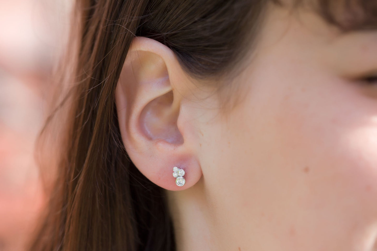 Ohrstecker mit weißen Zirkonias aus Silber