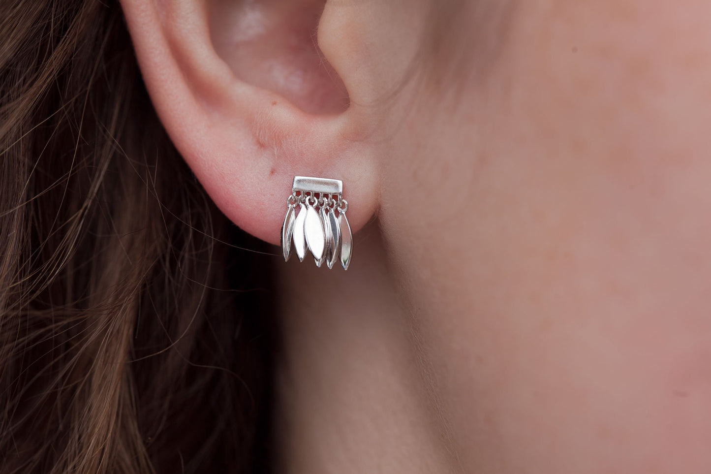 Ohrstecker mit beweglichen Anhängern aus Silber