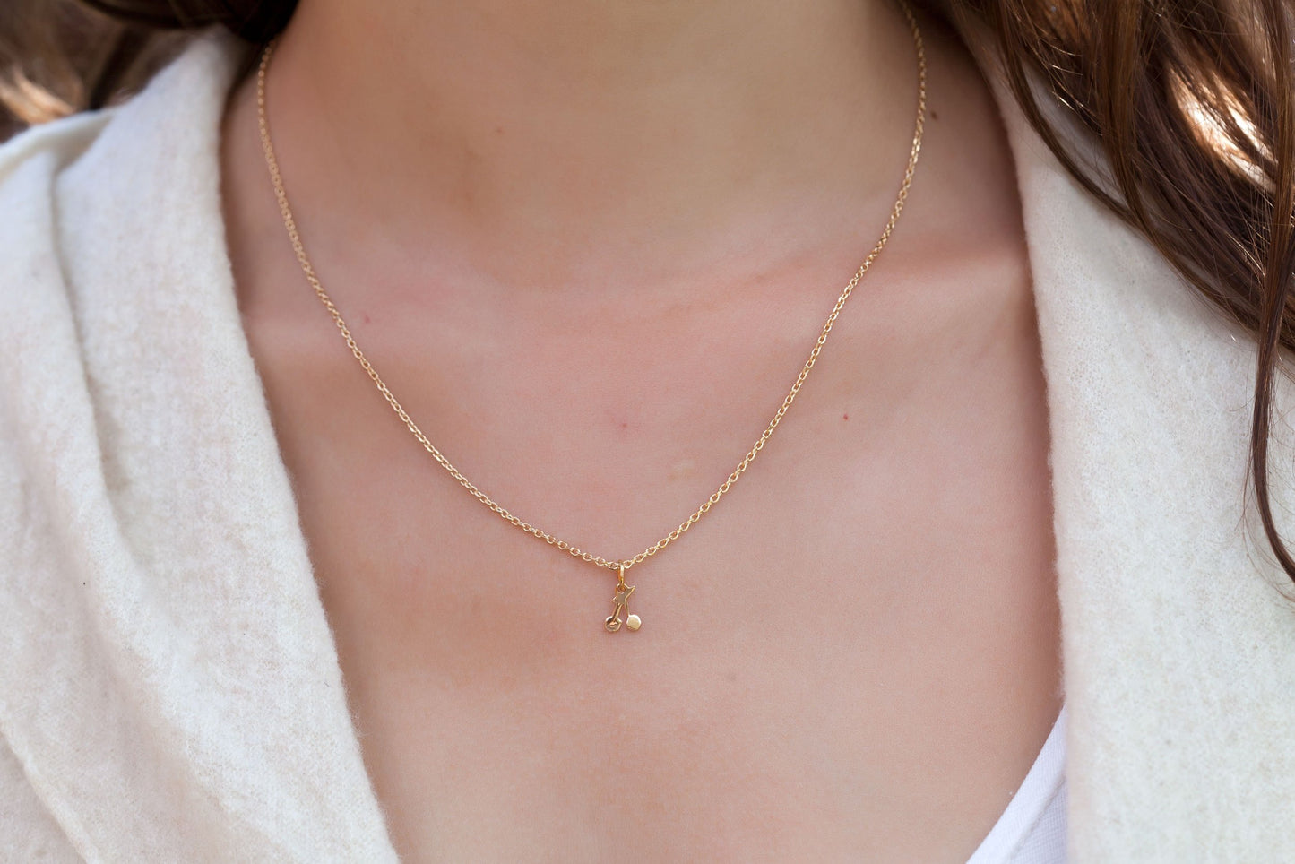 Kette mit Kirschen als Anhänger. 16K Vergoldet