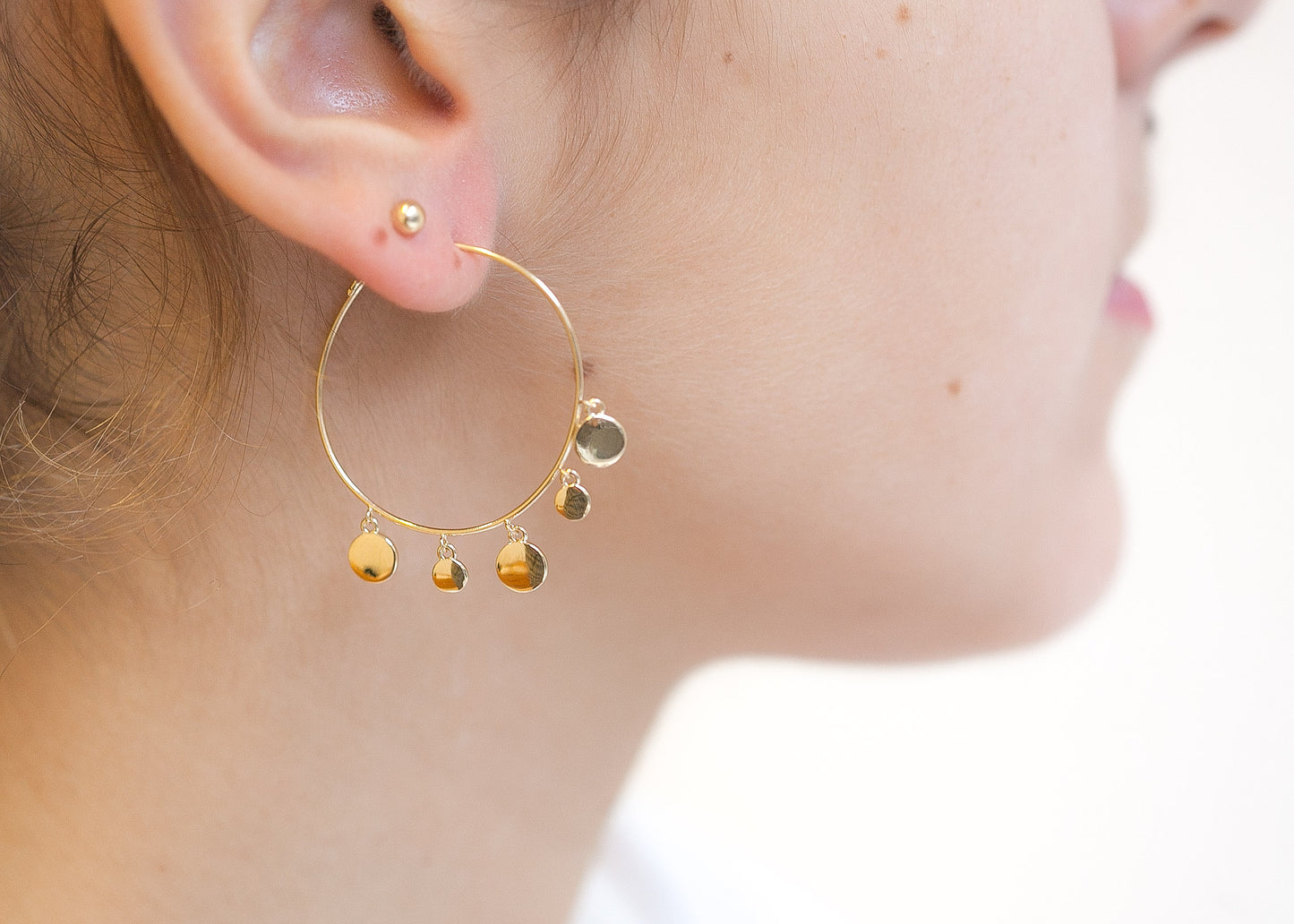 Große Creolen mit runden Plättchen - 16Karat vergoldet