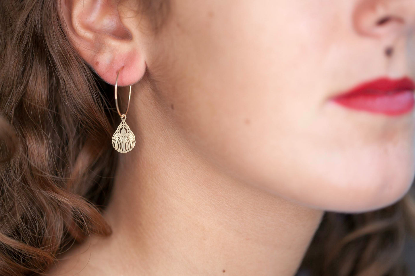 Creolen mit Feder Anhänger vergoldet, Creolen für Damen