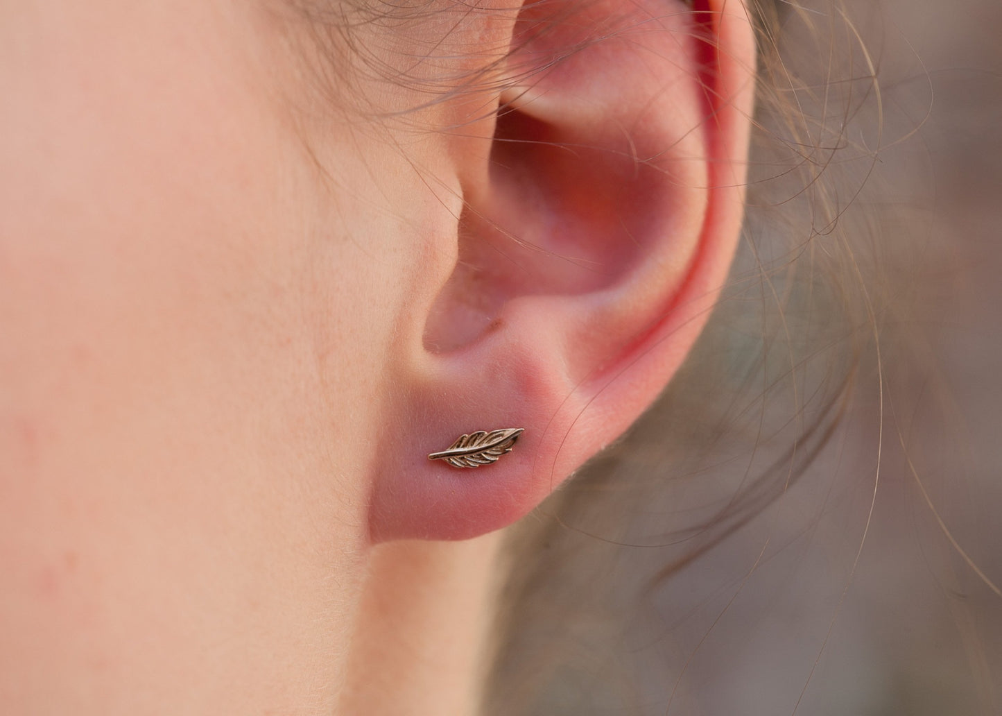 Ohrstecker mit Feder 16Karat vergoldet