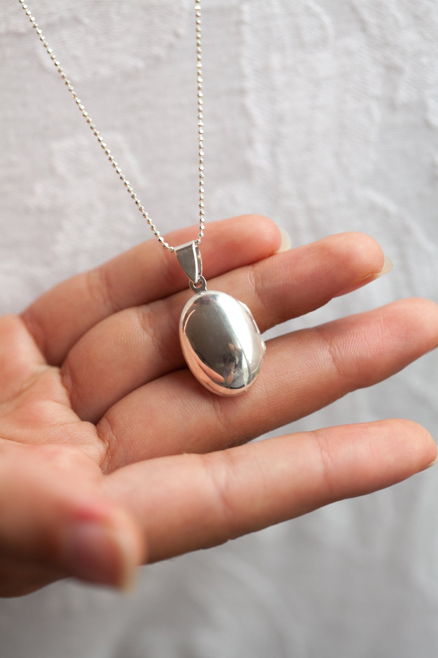 Ovaler Foto Anhänger aus Silber mit Kette
