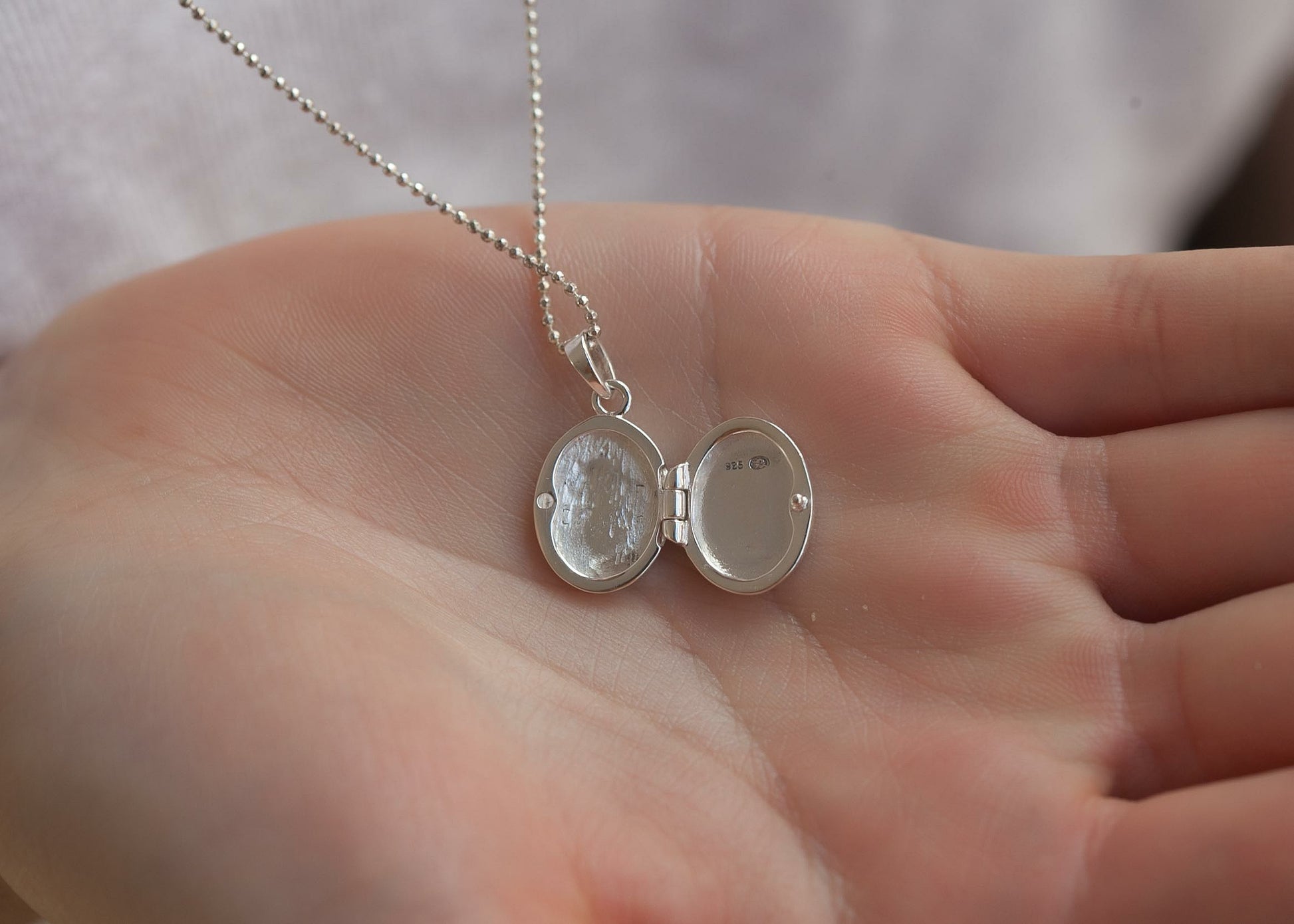 Geöffnetes Medaillon mit Fotoeinsatz – Kette mit Bild