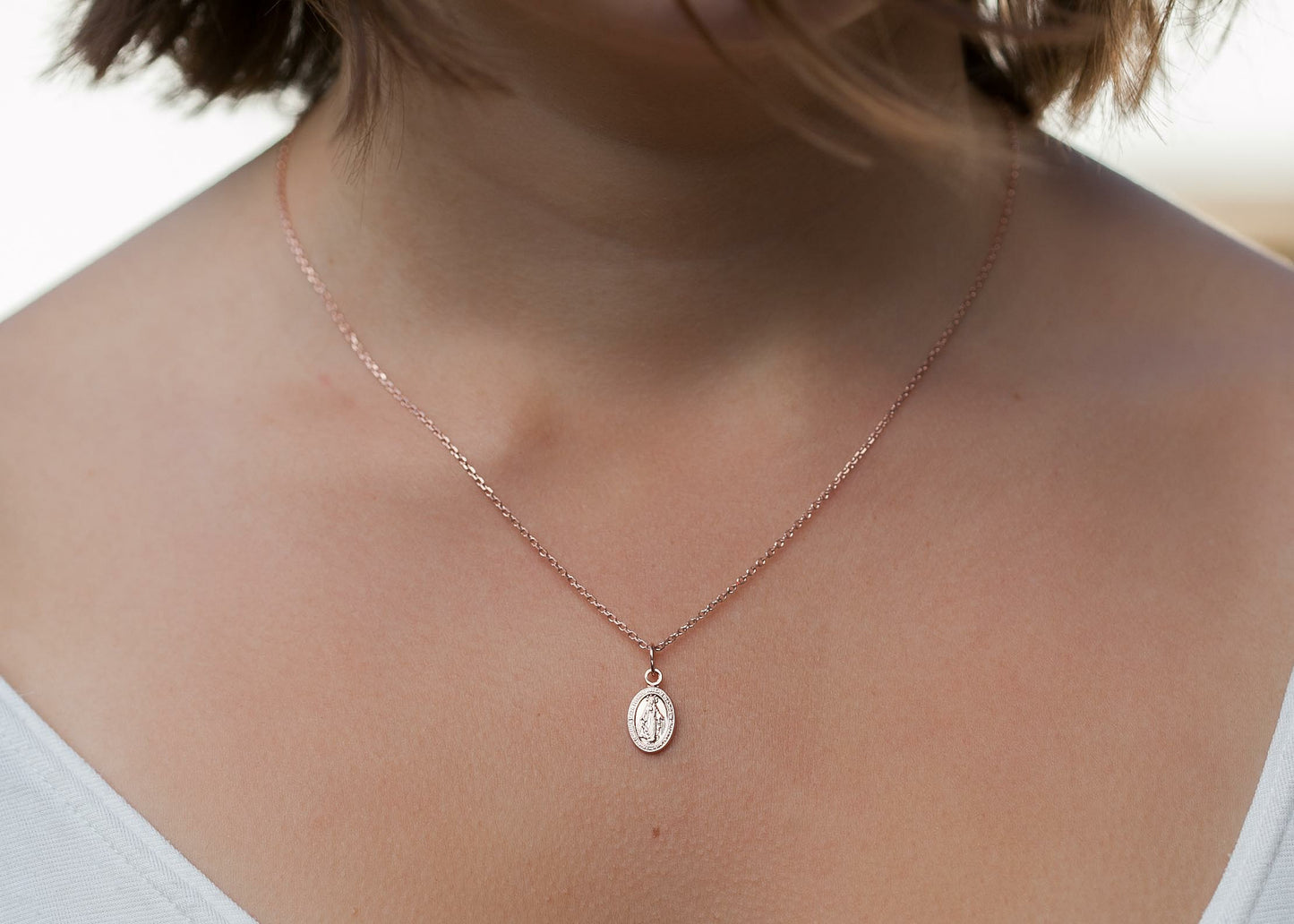 Kette mit dem Anhänger der heiligen Maria Rosévergoldet,