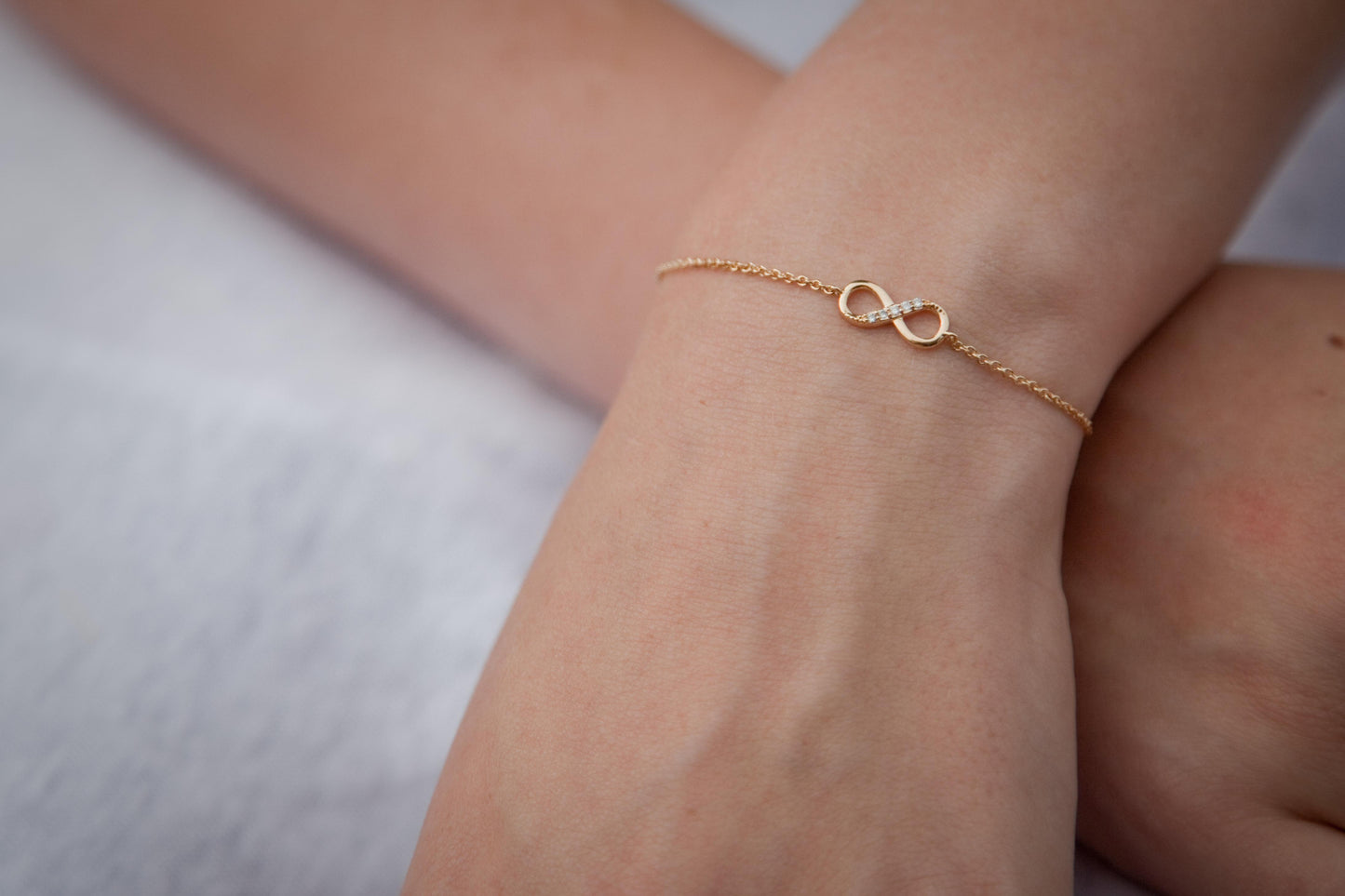 Unendlich-Armband mit Zirkonia | 16Karat vergoldet