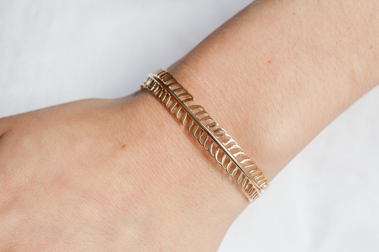 Armreif mit Blättern 16K vergoldet