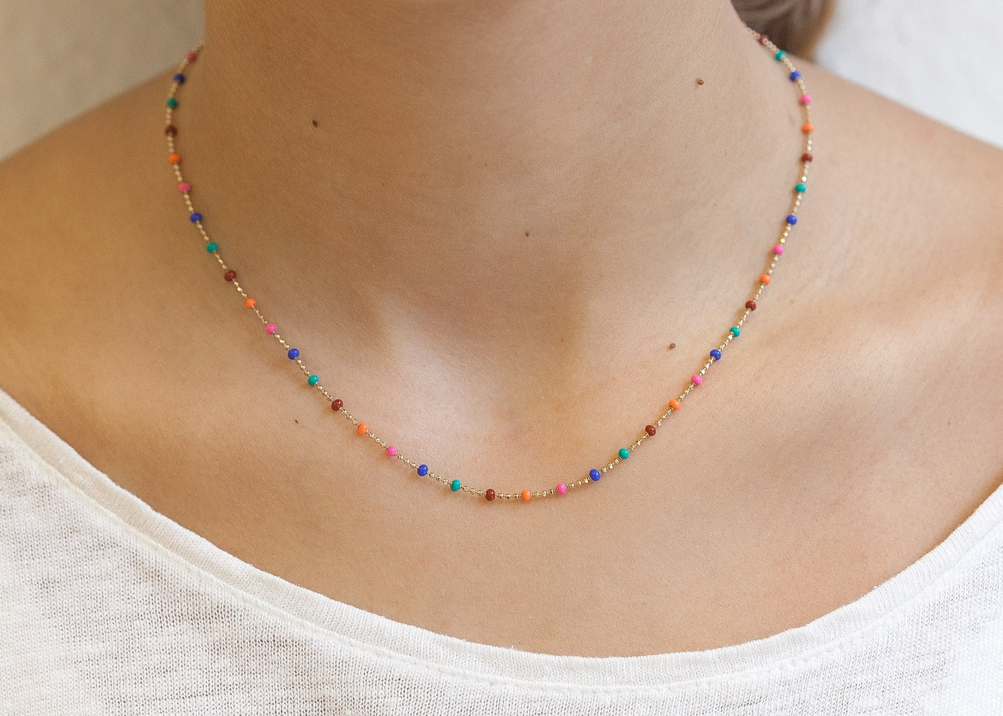 Kette mit bunten Perlen - 16K vergoldet