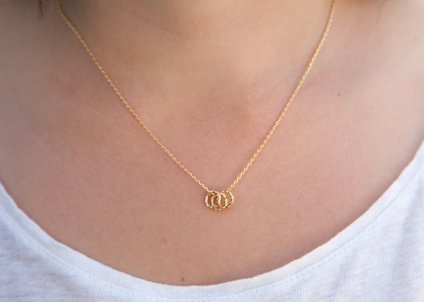 Kette mit 3 Ringen als Anhänger vergoldet