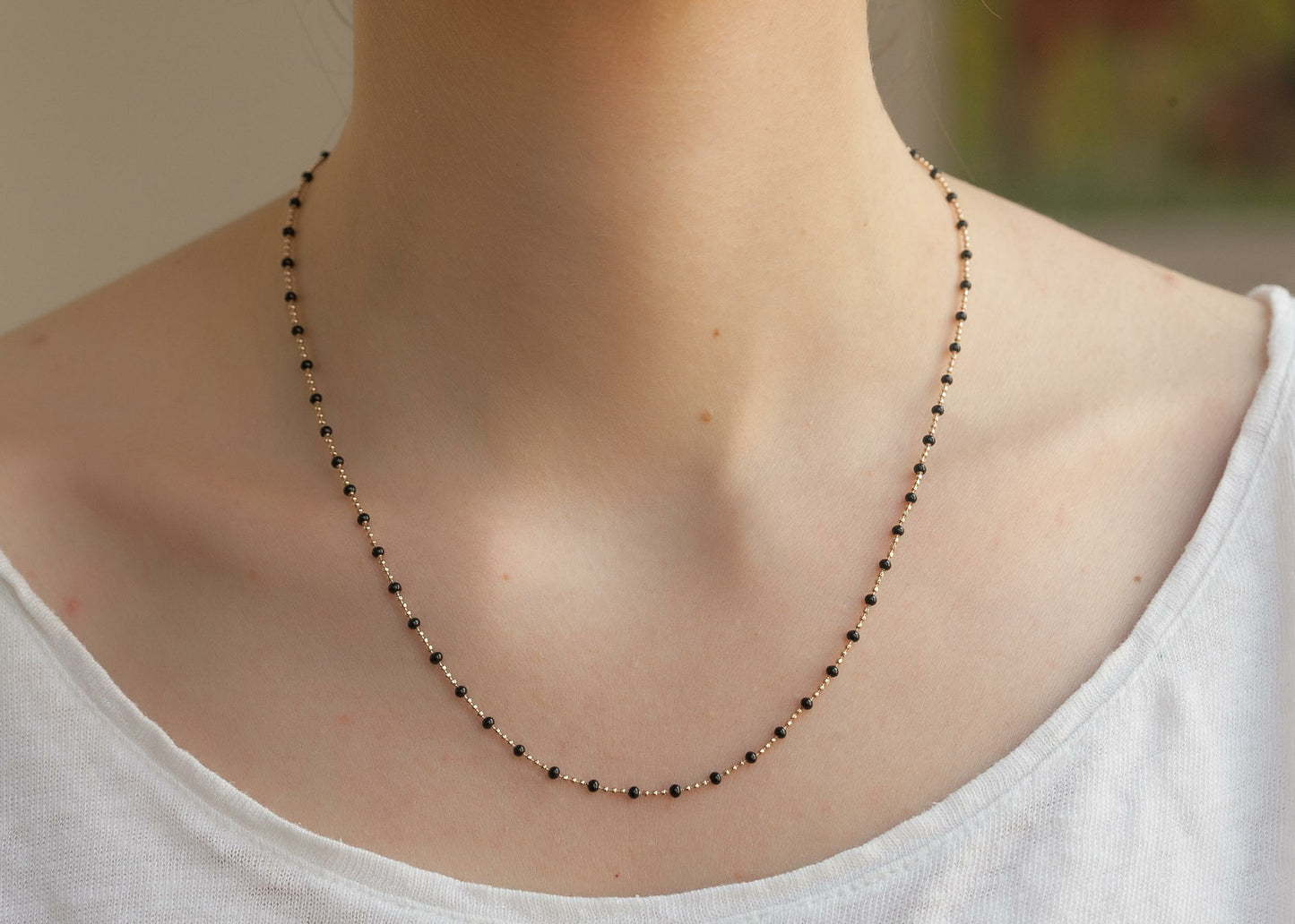 Kette mit schwarzen Perlen - 16K vergoldet