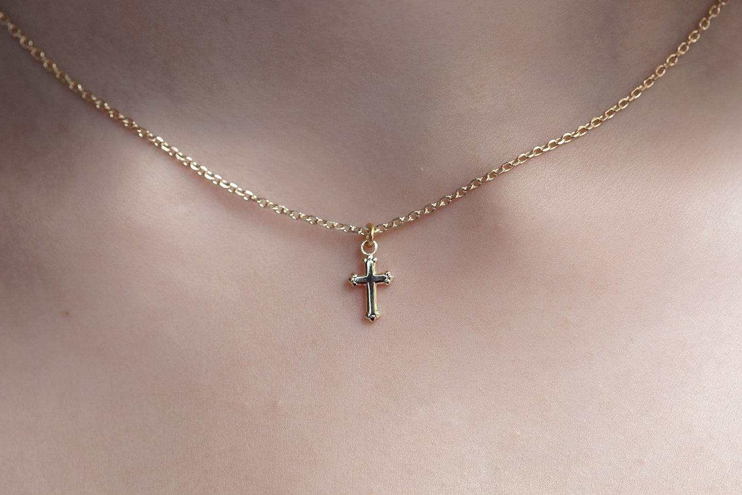 Kette mit Kreuz - 16 Karat vergoldet