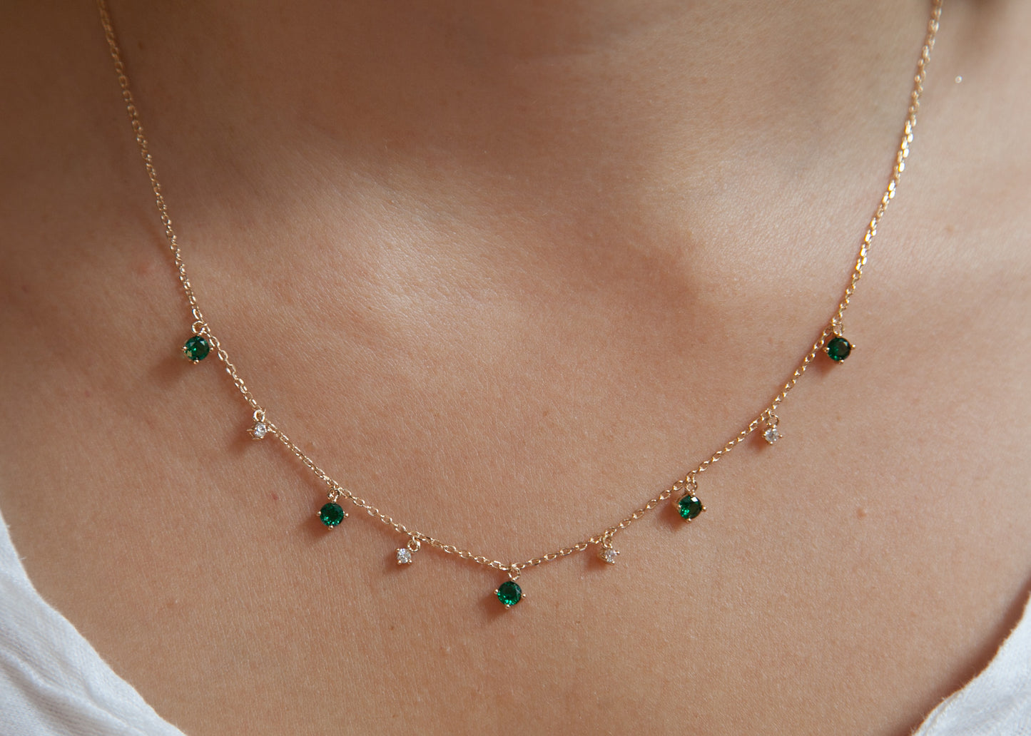 Kette Mit 9 Zirkonia-Steinchen - 18K vergoldet