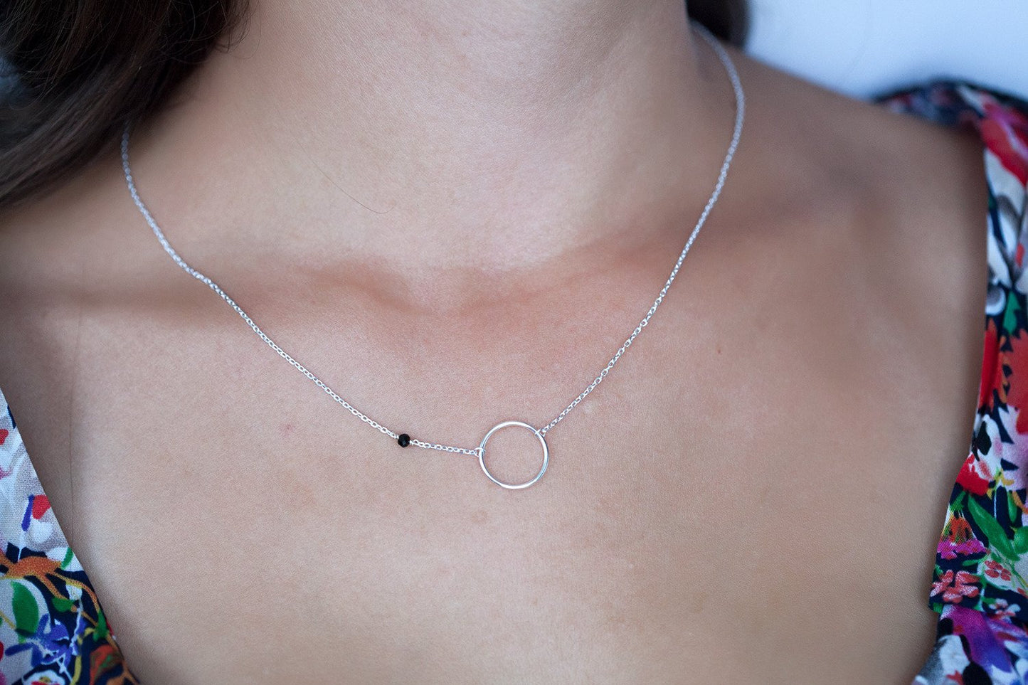 Kette mit Kreis und Perle aus Silber