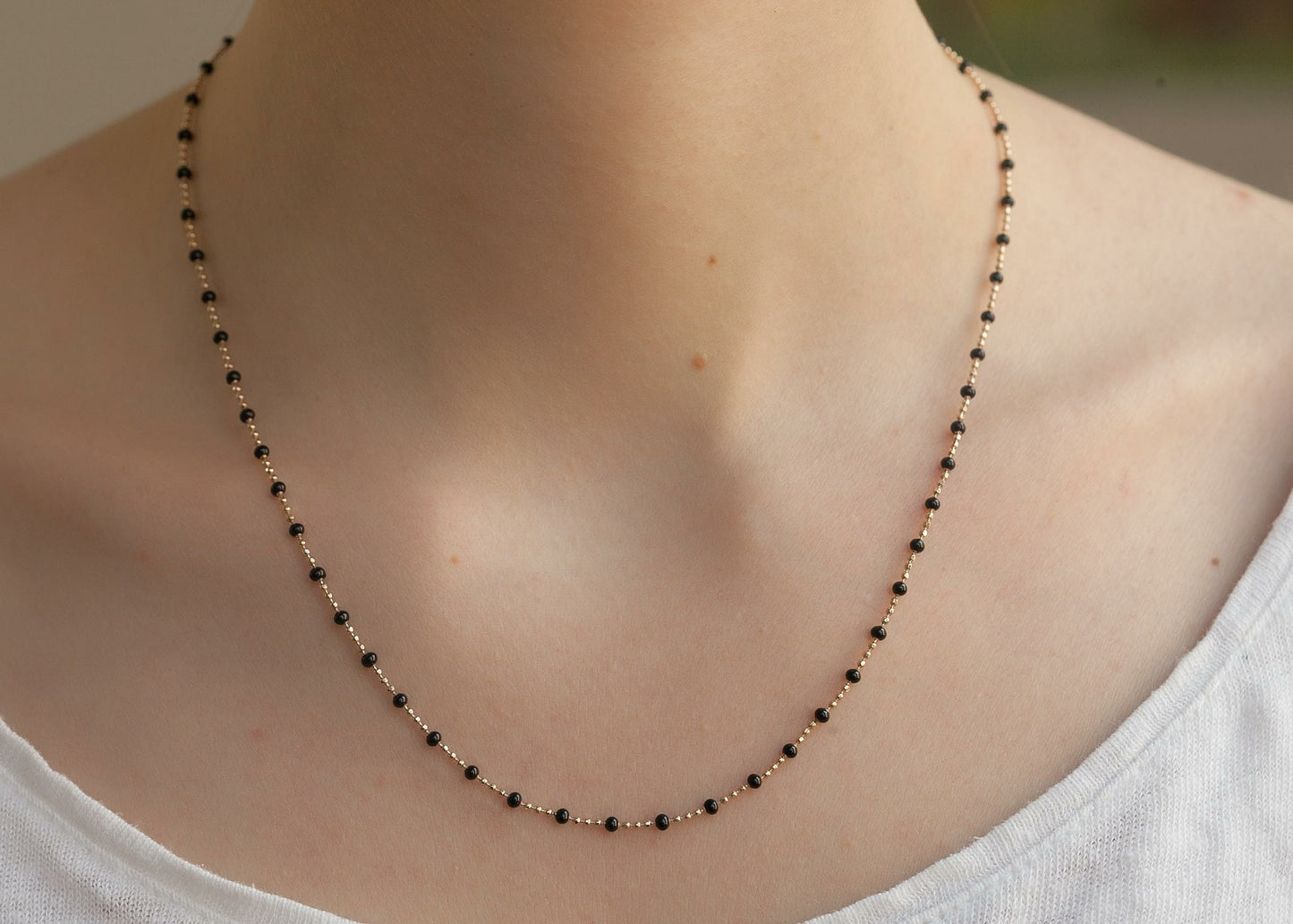 Kette mit schwarzen Perlen - 16K vergoldet