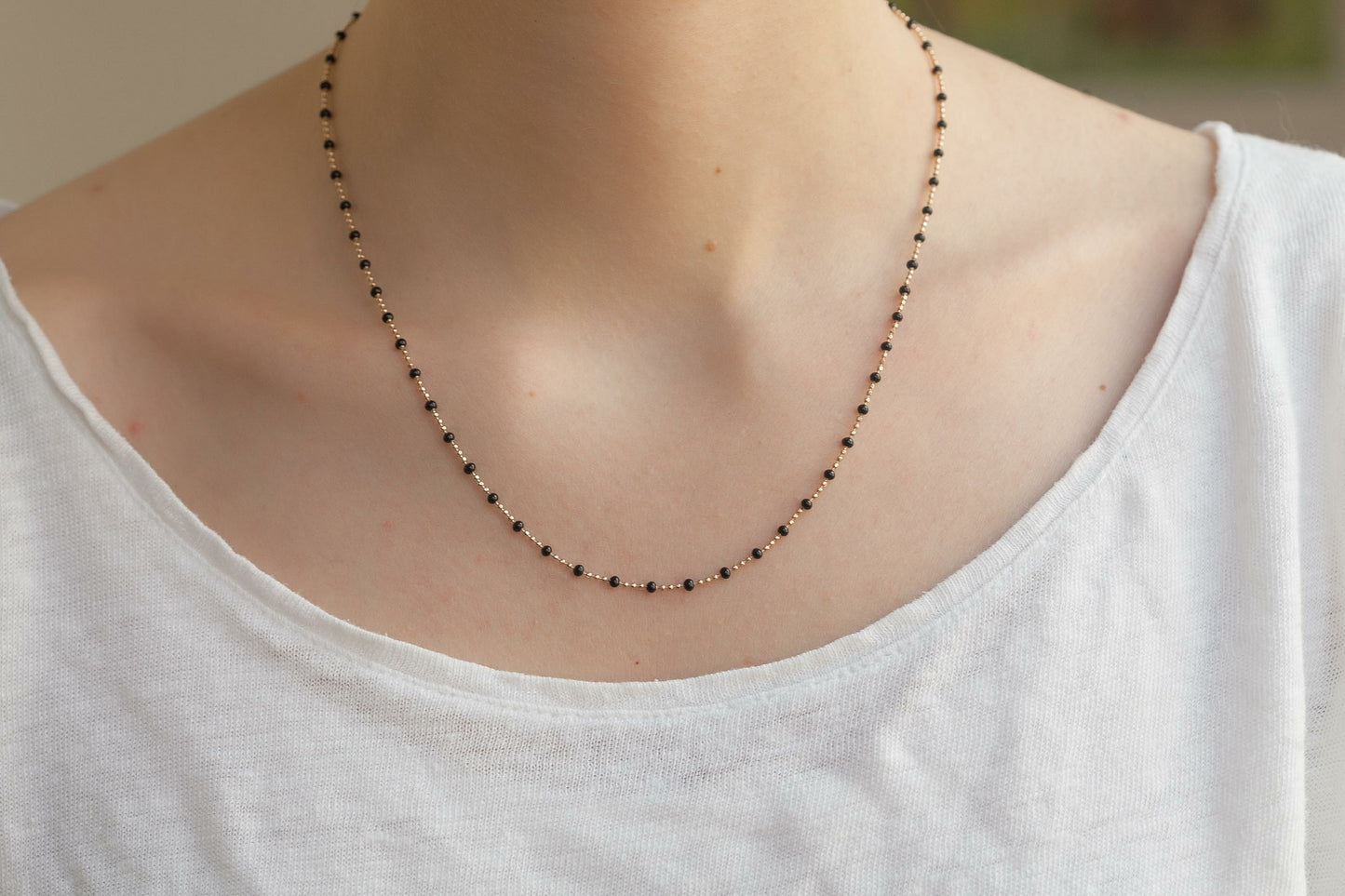Kette mit schwarzen Perlen - 16K vergoldet