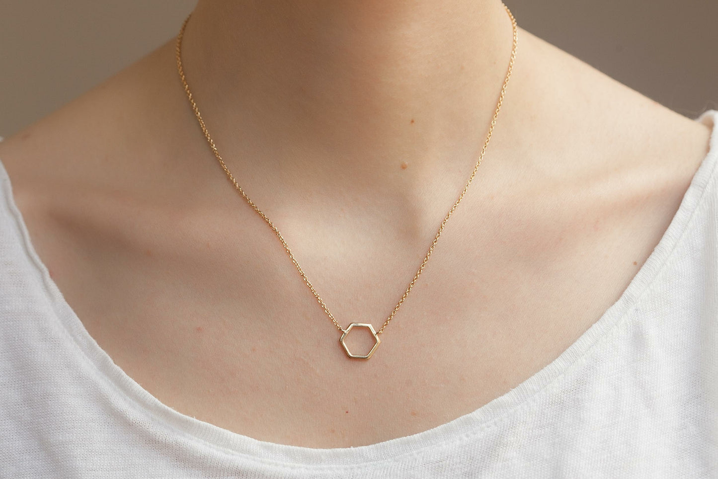 Geometrische Kette Hexagon - Sechseck Anhänger - 16K Vergoldet