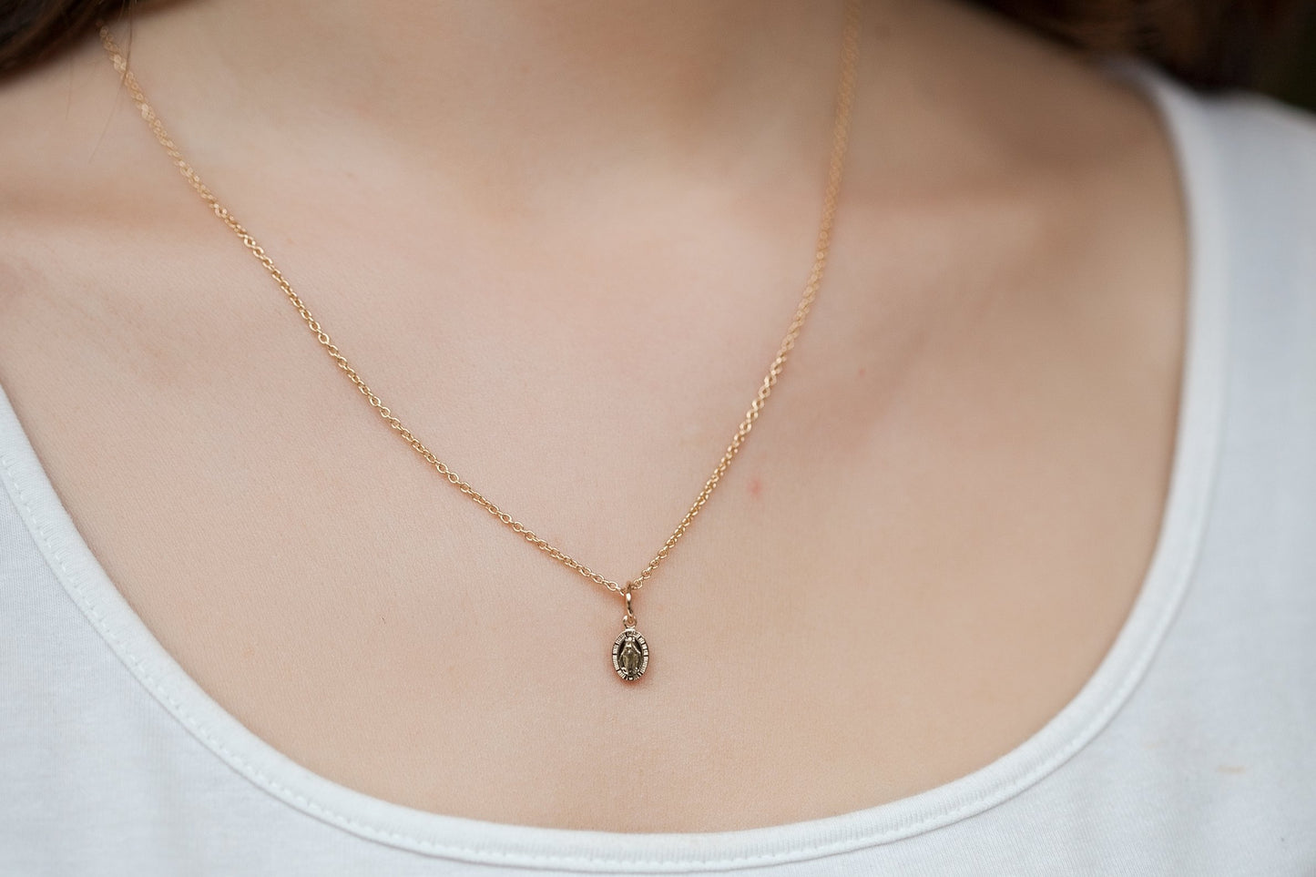 Kette mit Madonna-Anhänger - vergoldet