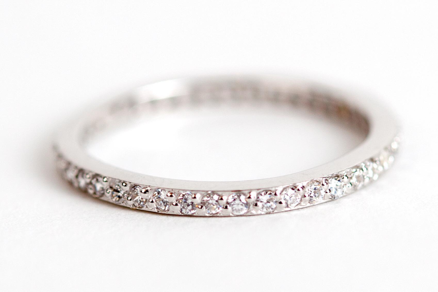 Memory-Ring aus Silber mit Zirkonia